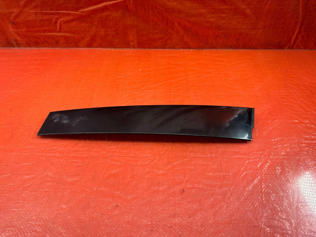 04 08 ACURA TL PASSENGER RIGHT FRONT   DOOR SASH PLASTIC TRIM   OEM FACTORY #2340