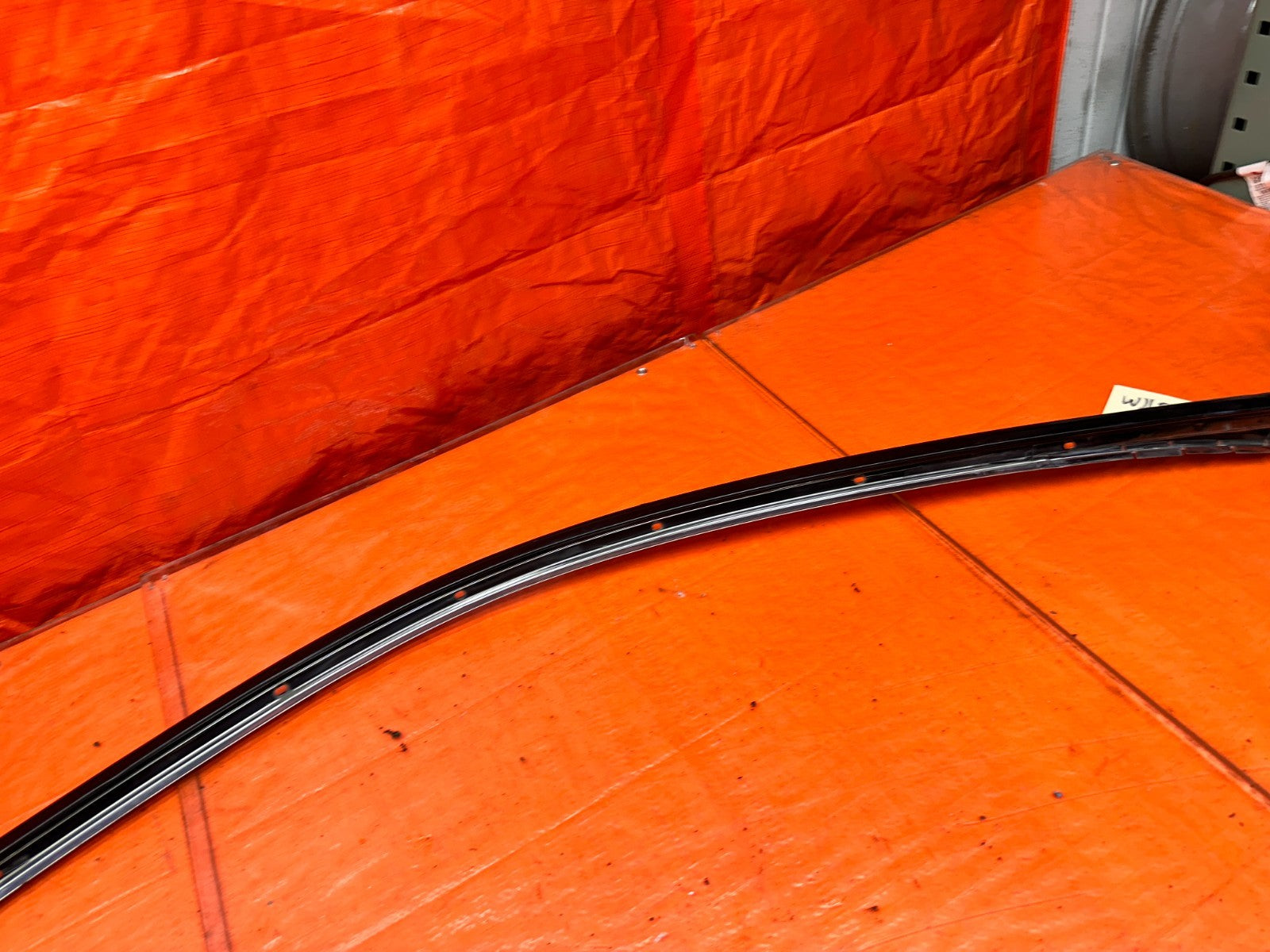 94-01 ACURA INTEGRA 4D RIGHT PASSENGER ROOF GLASS TRIM DRIP RETAINER OEM #34013