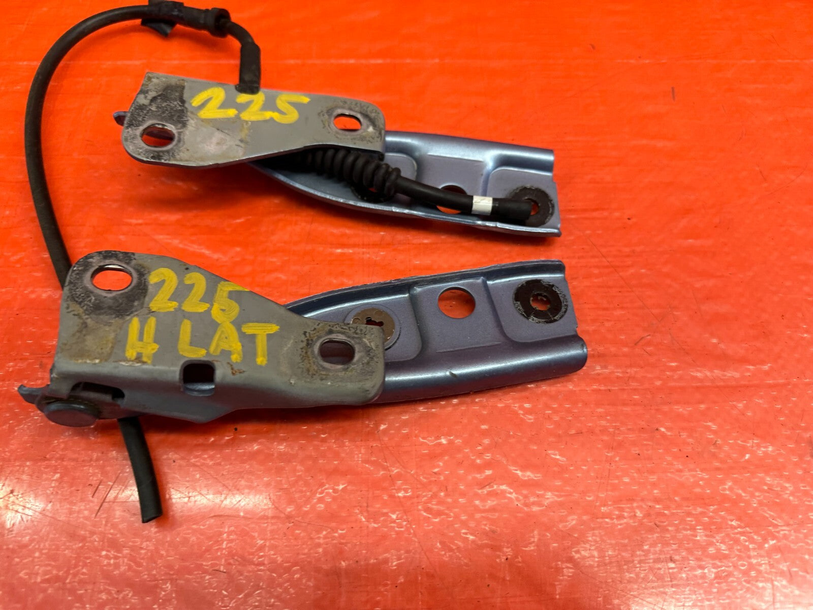 00 09 HONDA S2000   LEFT & RIGHT HOOD HINGES   W/ WIPER LINE   OEM FACTORY #2252