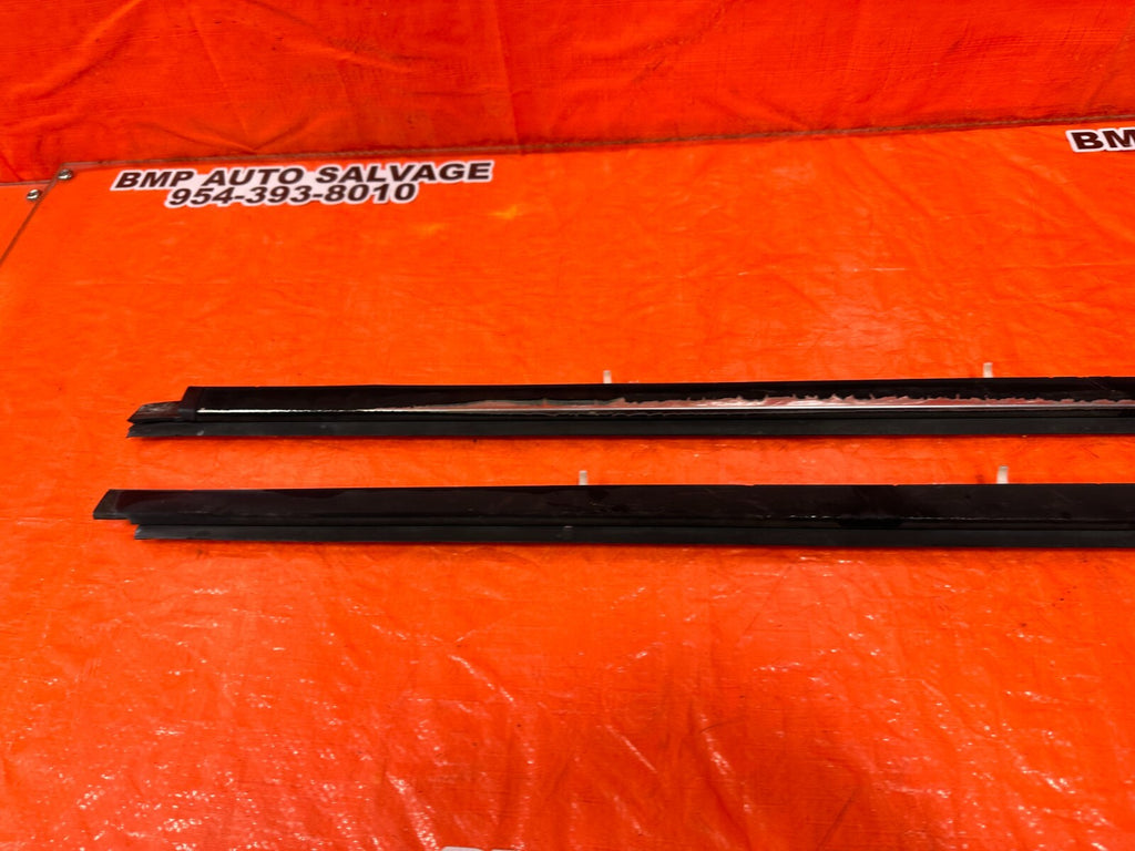 95 00 TOYOTA TACOMA   FRONT LEFT & RIGHT EXTERIOR WINDOW GLASS TRIM   OEM #2497