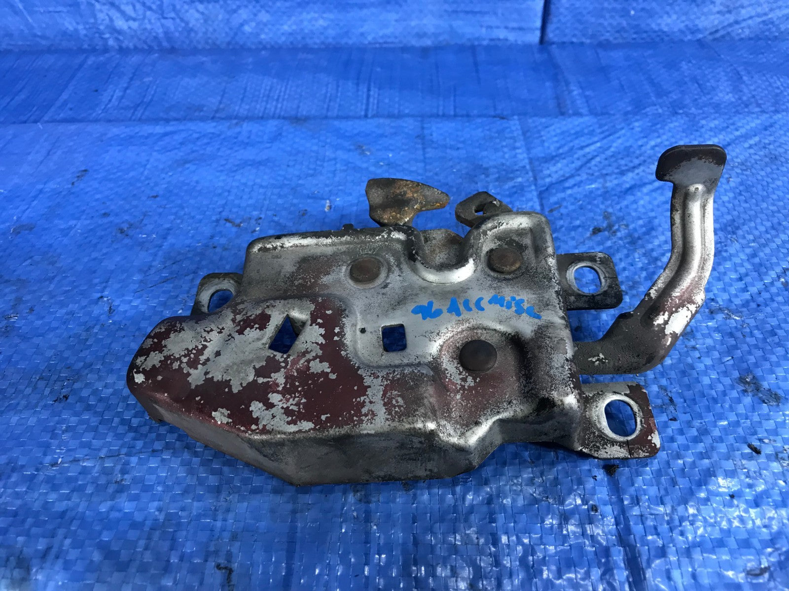OEM 1996 HONDA ACCORD EX SEDAN 4D   HOOD LATCH 0