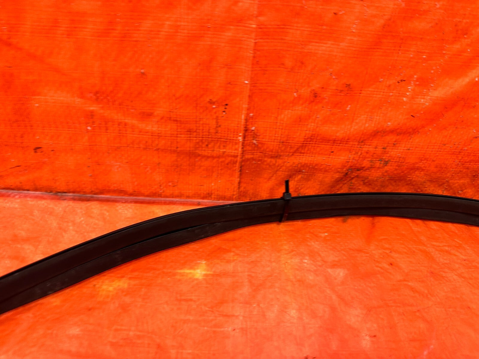 96 00 HONDA CIVIC SEDAN 4D   TOP OF THE ROOF WEATHER STRIP DRIP RETAINER OEM 2978