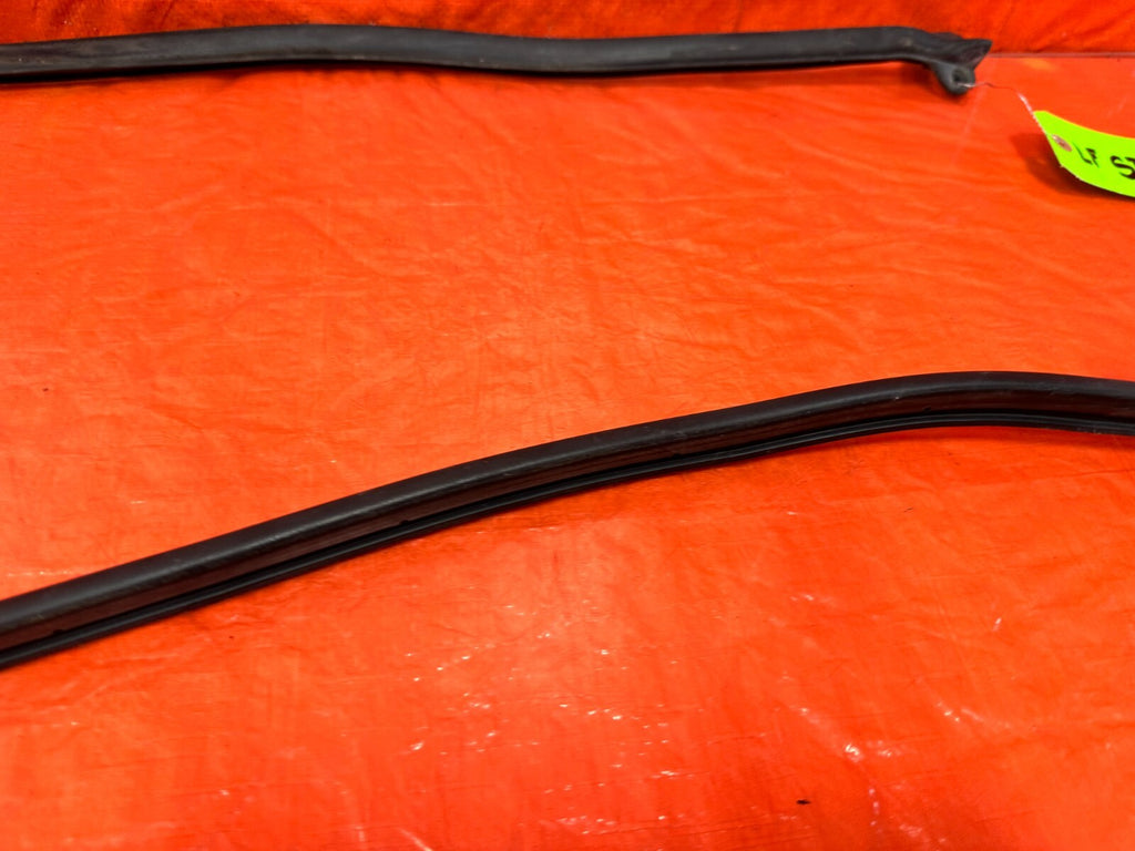 02 10 LEXUS SC430   DRIVER LEFT FRONT   DOOR WEATHER STRIP   OEM FACTORY OE #2888