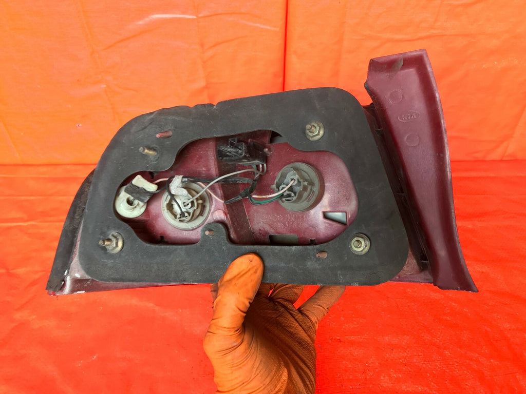 OEM 2001 2002 01 02 KIA OPTIMA PASSENGER RIGHT OUTER TAIL LIGHT LAMP 5