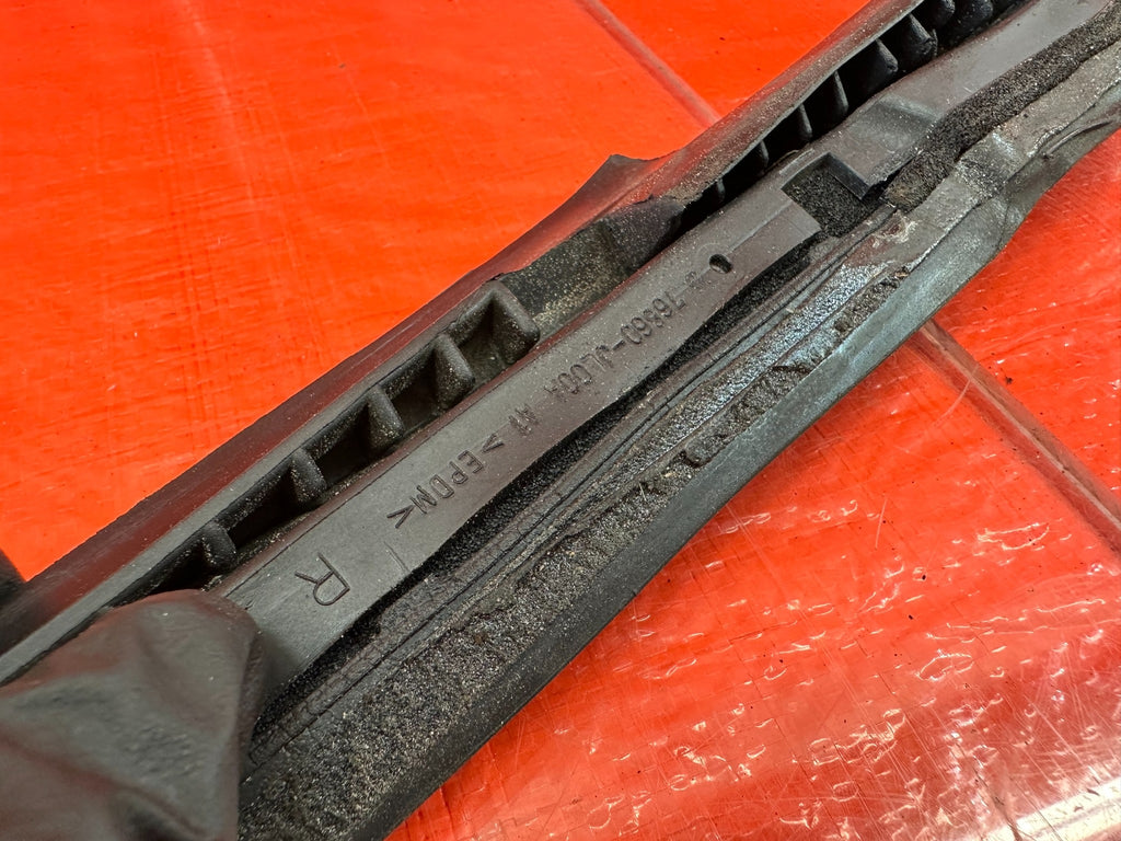 08 15 INFINITI G37 & Q60   2D COUPE   DOOR WEATHER STRIP   UPPER RIGHT OEM #18815