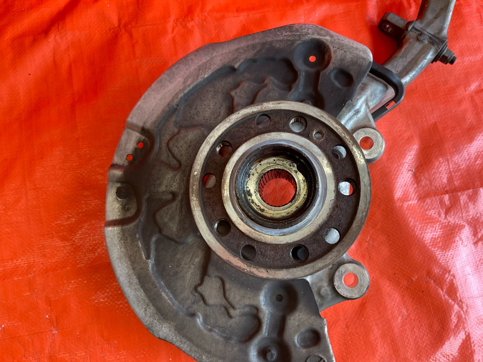 15 20 MERCEDES BENZ C300 W205 4MATIC DRIVER LEFT FRONT SPINDLE KNUCKLE HUB OEM 4