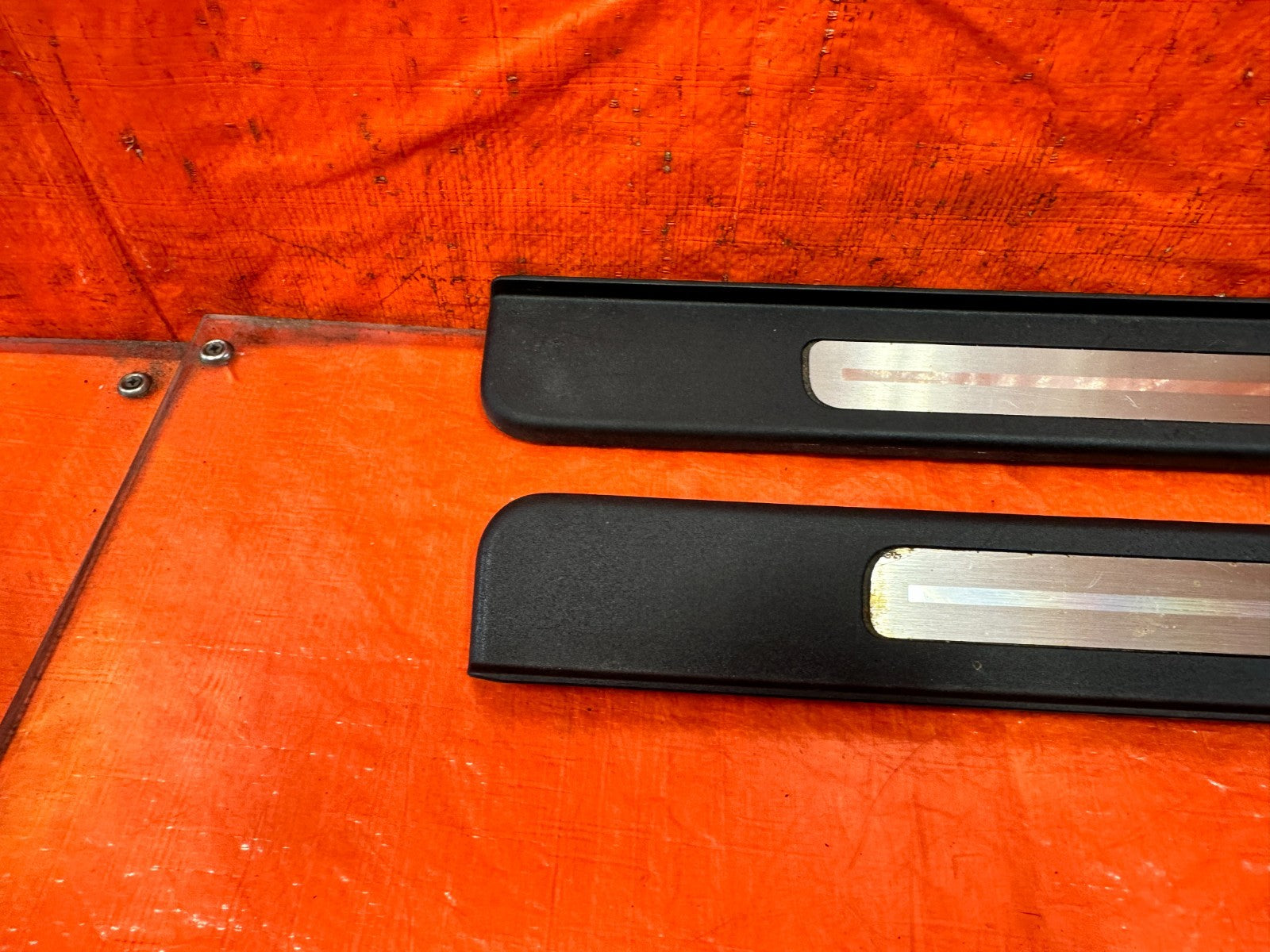 09 15 INFINITI G37 CONVERTIBLE LEFT AND RIGHT FLOOR PILLARS SCUFF PLATE SET 3297