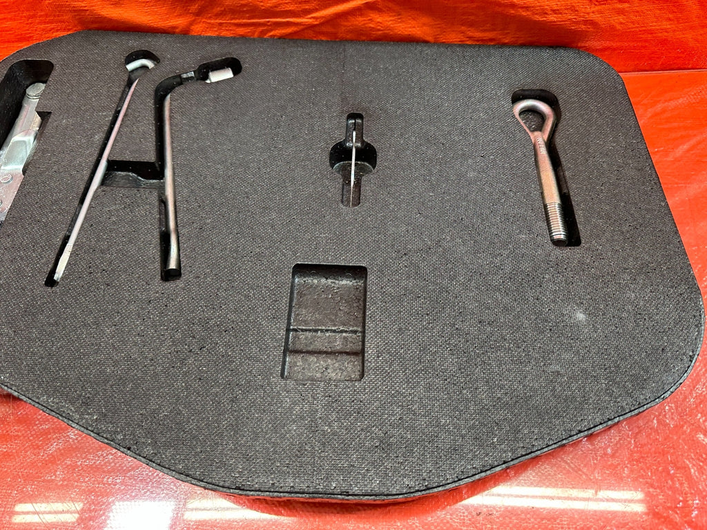07 13 INFINITI G35 G37 SEDAN   SPARE TIRE TOOL KIT W/ FOAM STYROFOAM   OEM #1926