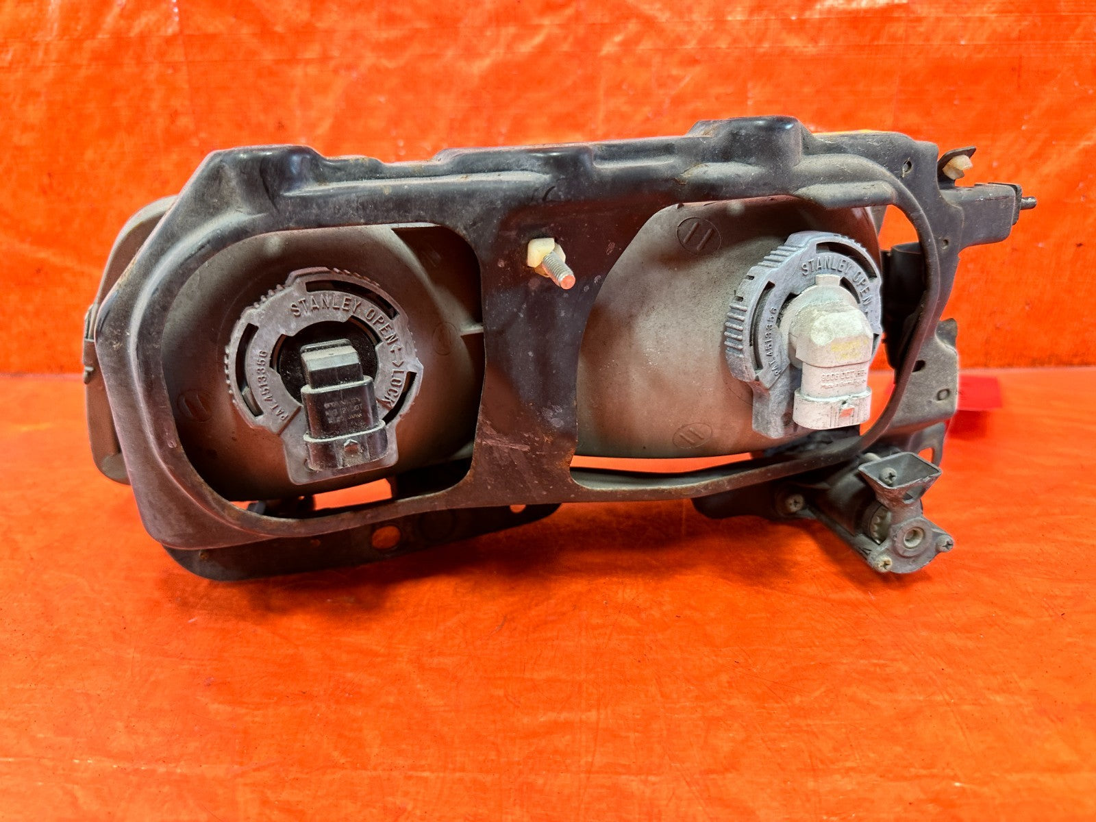 90 91 HONDA CIVIC HATCHBACK   PASSENGER RIGHT HEADLIGHT HEADLAMP   OEM 3258