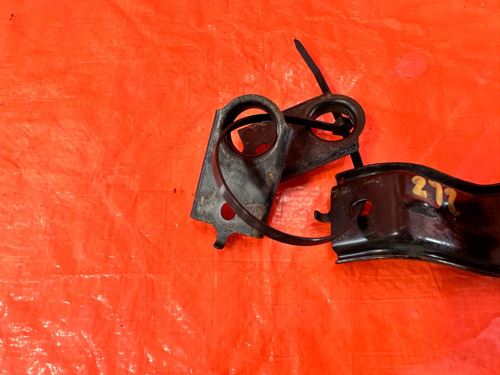 93 97 HONDA DEL SOL   92 95 CIVIC   RADIATOR AND CONDENSER BRACKETS OEM #2721