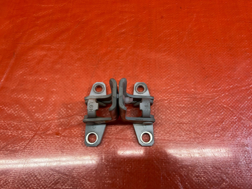 08 15 LANCER EVOLUTION X EVO 10   DOOR HINGE SET UPPER & LOWER RIGHT FRONT 2172