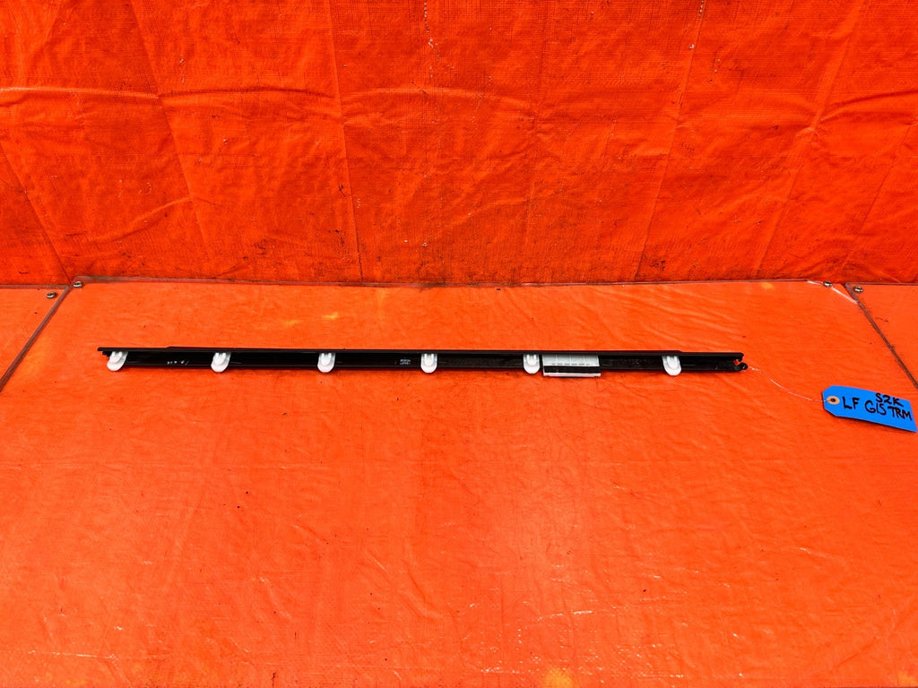 00 09 HONDA S2000   DRIVER LEFT FRONT GLASS TRIM DRIP RETAINER   OEM #S2K1