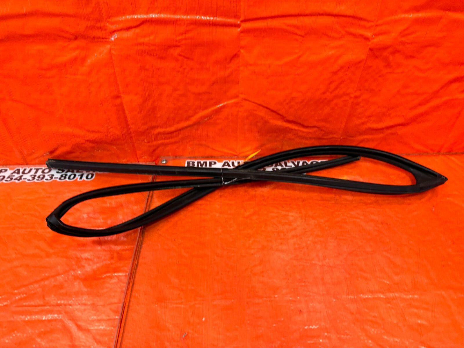 15 21 SUBARU WRX & STI PASSENGER RIGHT REAR WINDOW GLASS RUN CHANNEL   OEM #1829