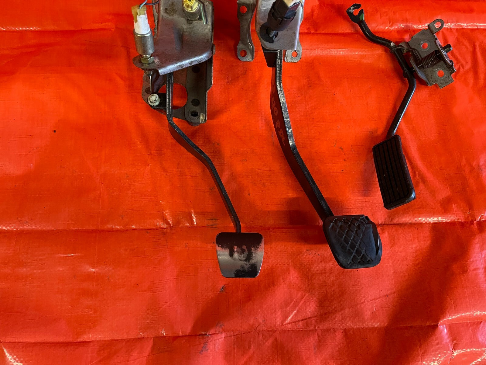 02 05 HONDA CIVIC SI 2.0 EP3   COMPLETE PEDAL SET GAS BRAKE CLUTCH PEDALS OEM   2
