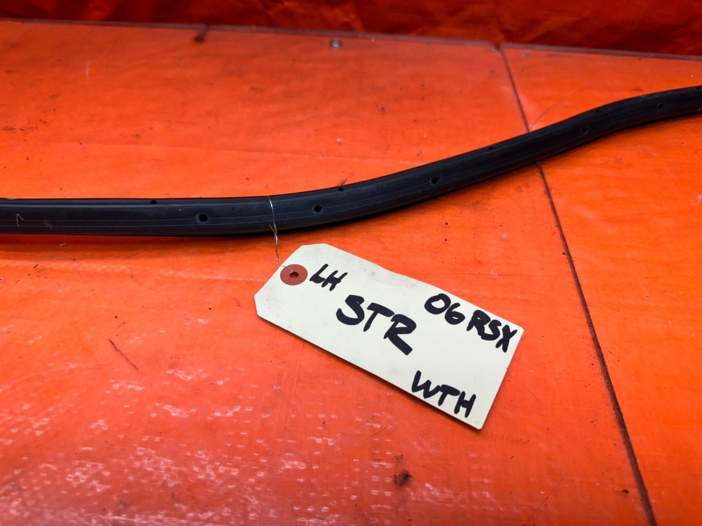 02 06 ACURA RSX LEFT DRIVER DOOR CHASSIS WEATHERSTRIP SEAL OEM #06RSX2