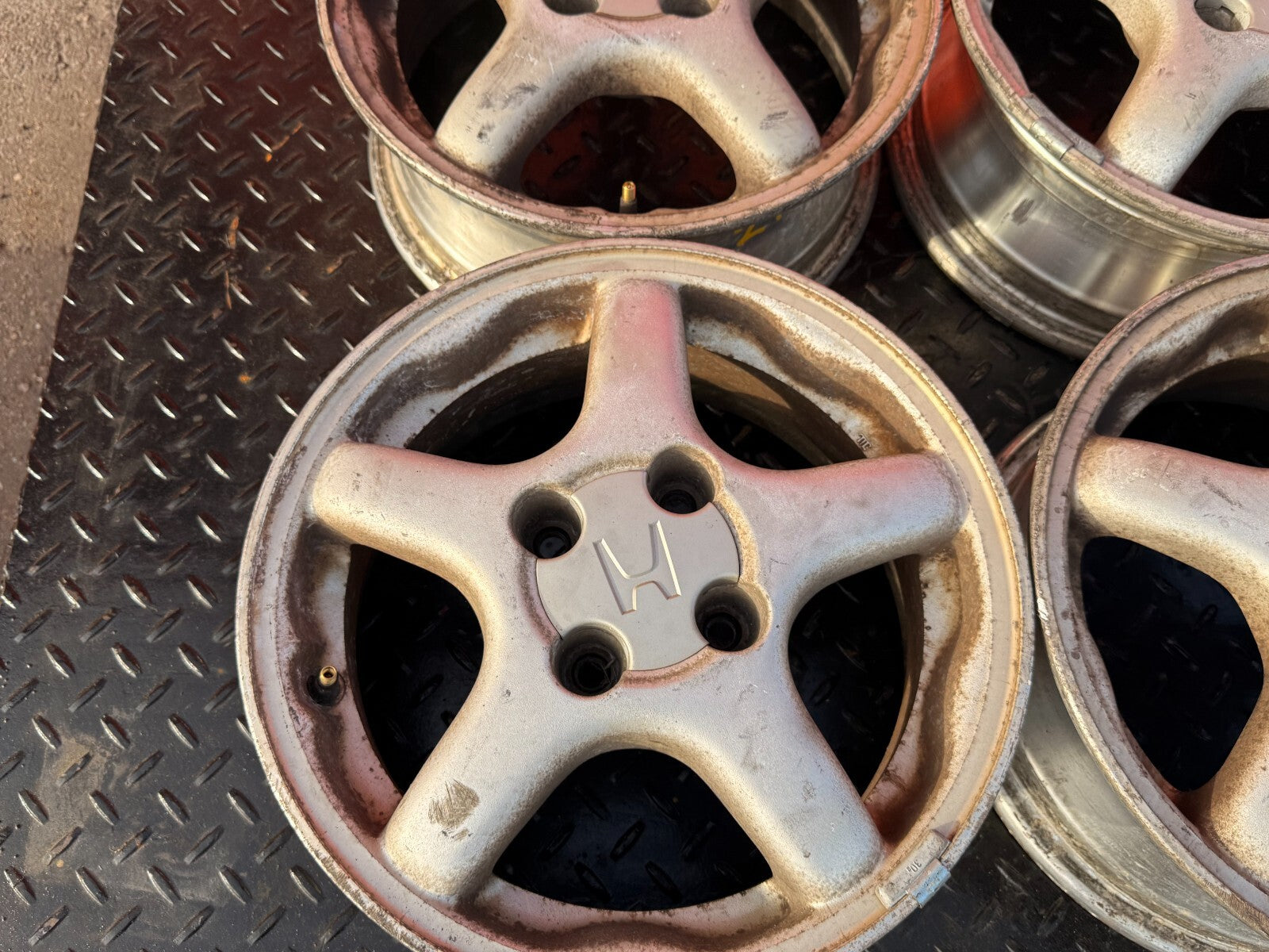 93 97 HONDA DEL SOL S SI   5 SPOKE   VTEC MODEL 14 INCH WHEELS AND TIRES   #29512