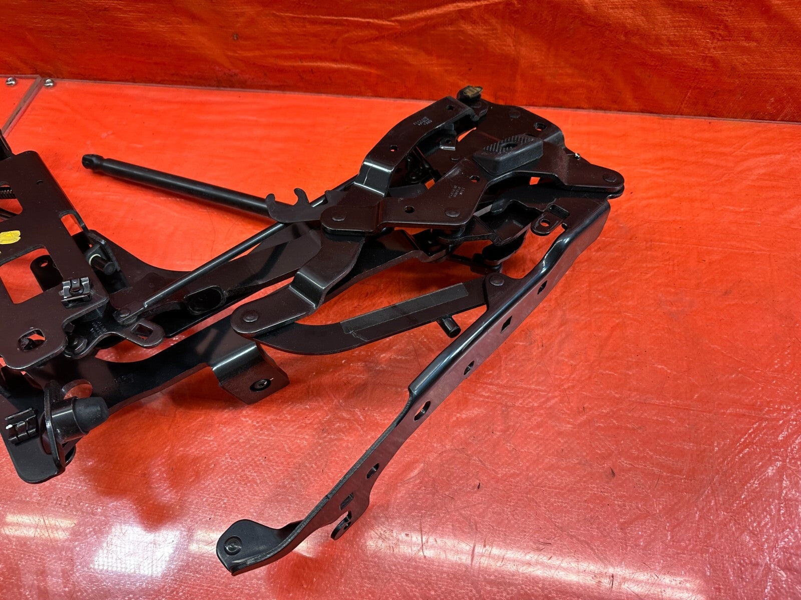 09 15 INFINITI G37 CONVERTIBLE   LEFT REAR CONVERTIBLE HINGE LINKAGE OEM #23211
