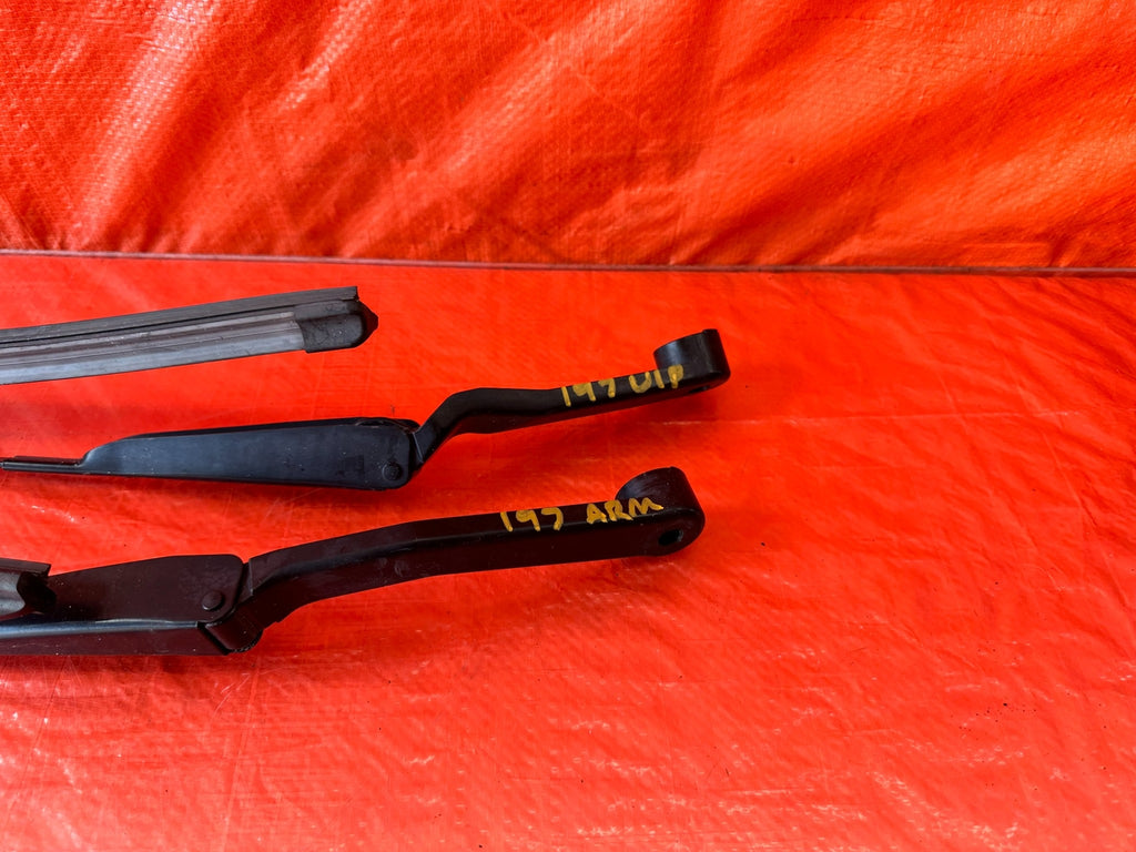 00 09 HONDA S2000   LEFT & RIGHT WINDSHIELD WIPER ARMS   OEM FACTORY #1974