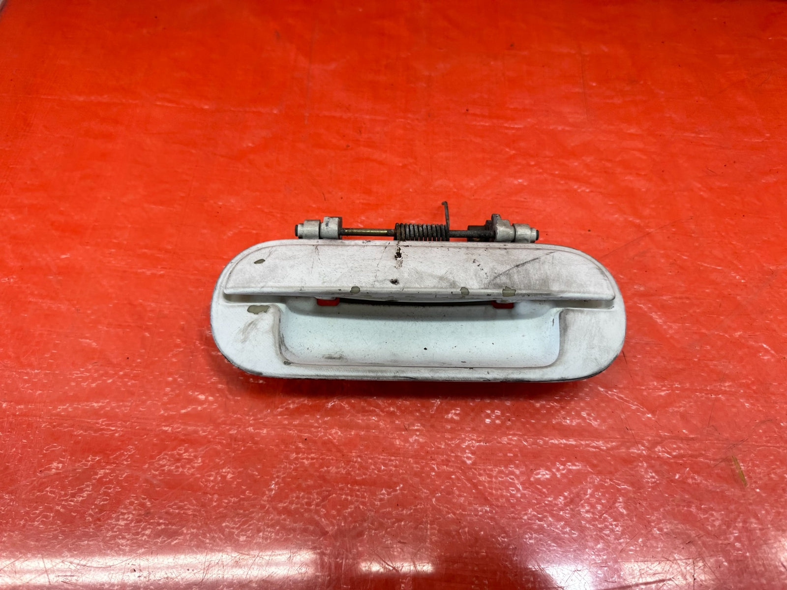 95 98 HONDA ODYSSEY   DRIVER LEFT REAR EXTERIOR DOOR HANDLE   WHITE   OEM #1930