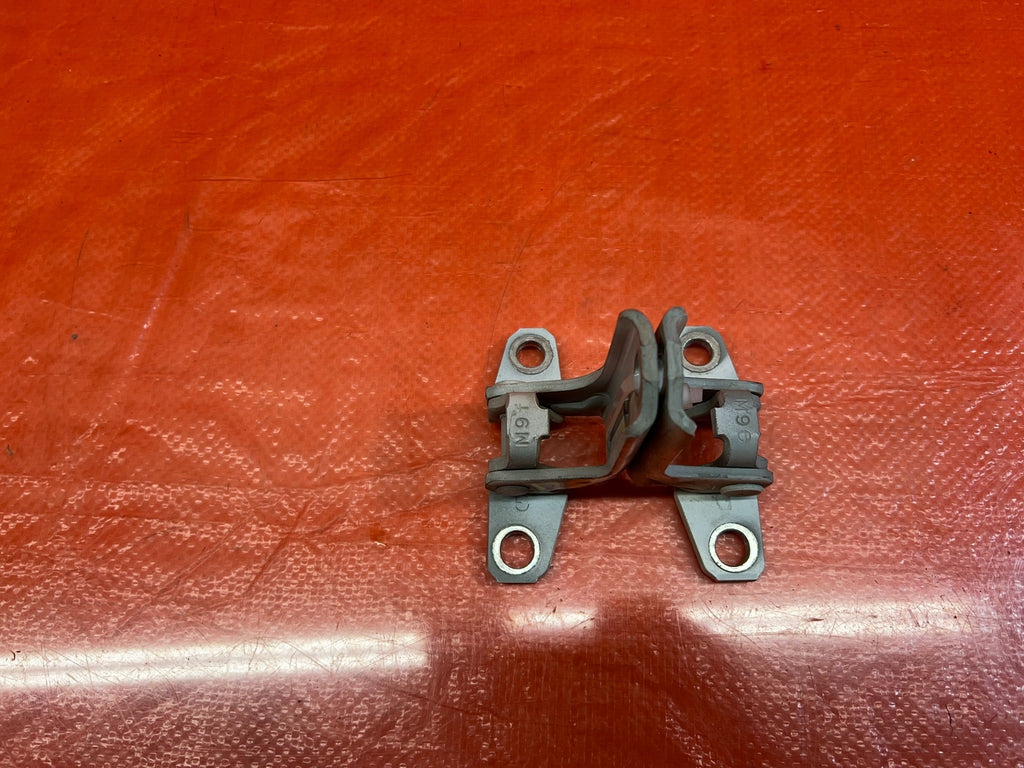 08 15 LANCER EVOLUTION X EVO 10   DOOR HINGE SET UPPER & LOWER RIGHT FRONT 1753