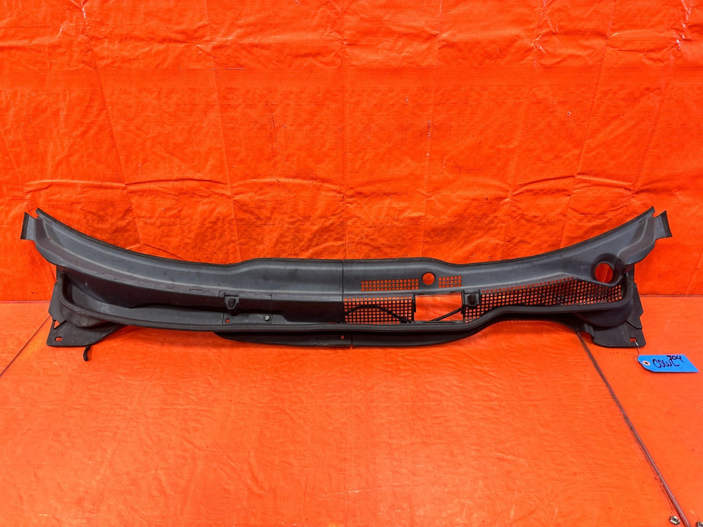 04 05 ACURA TSX   WINDSHIELD WIPER COWL TRIM PLASTIC   OEM FACTORY #3040