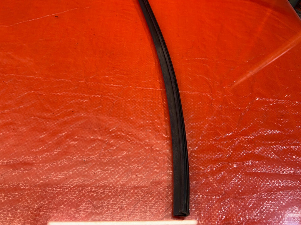 06 11 CIVIC 4D SEDAN   DRIVER LEFT REAR WEATHER STRIP RUN CHANNEL   OEM #2205