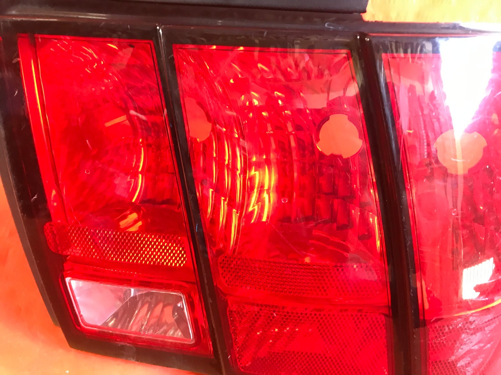 OEM 2004 04 FORD MUSTANG PASSENGER RIGHT TAIL LIGHT LAMP R RH  4