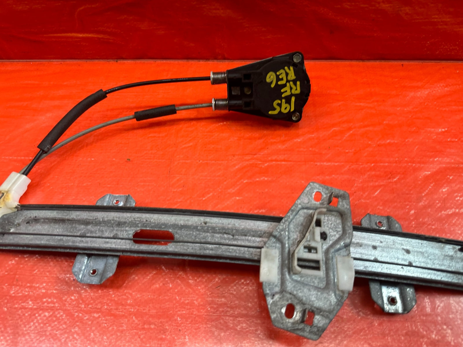 96 00 HONDA CIVIC SEDAN DX WINDOW REGULATOR MANUAL RIGHT FRONT NON POWER OEM 1957