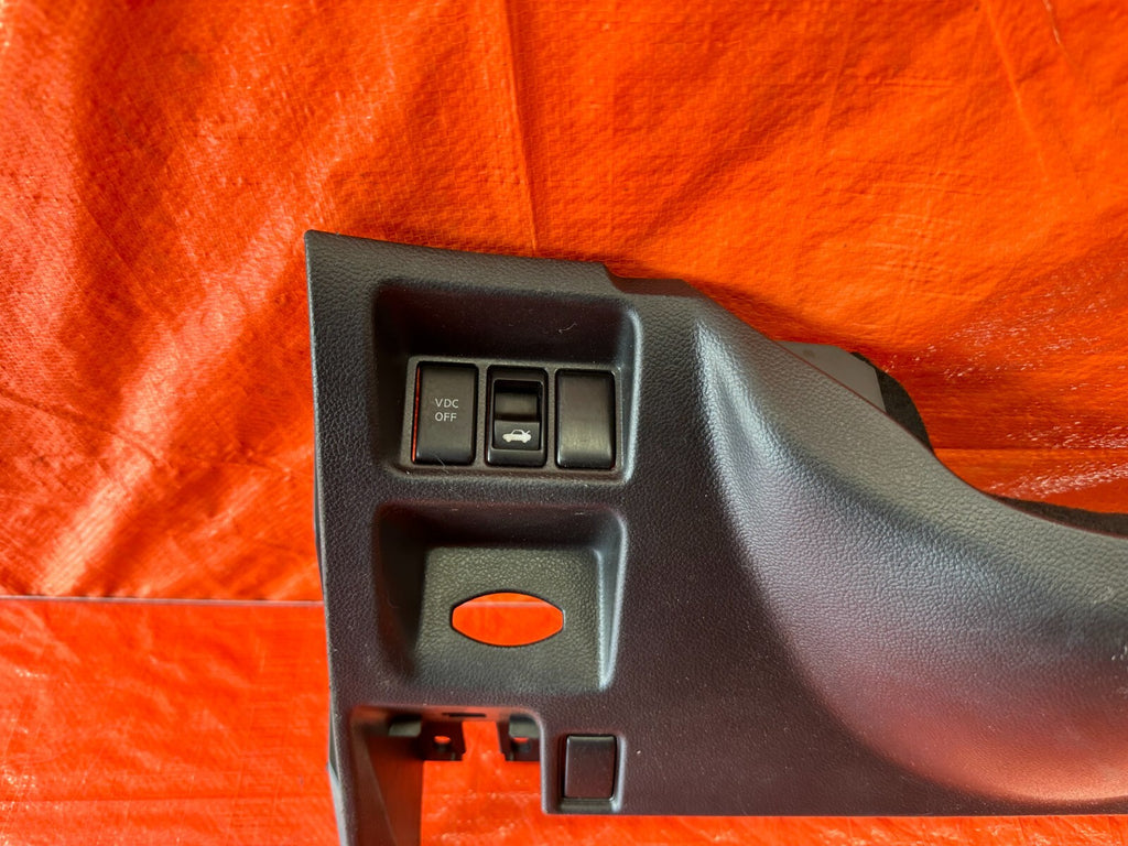08 15 INFINITI G37 Q60 COUPE   KNEE TRIM UNDER STEERING COLUMN LOWER COVER   1904