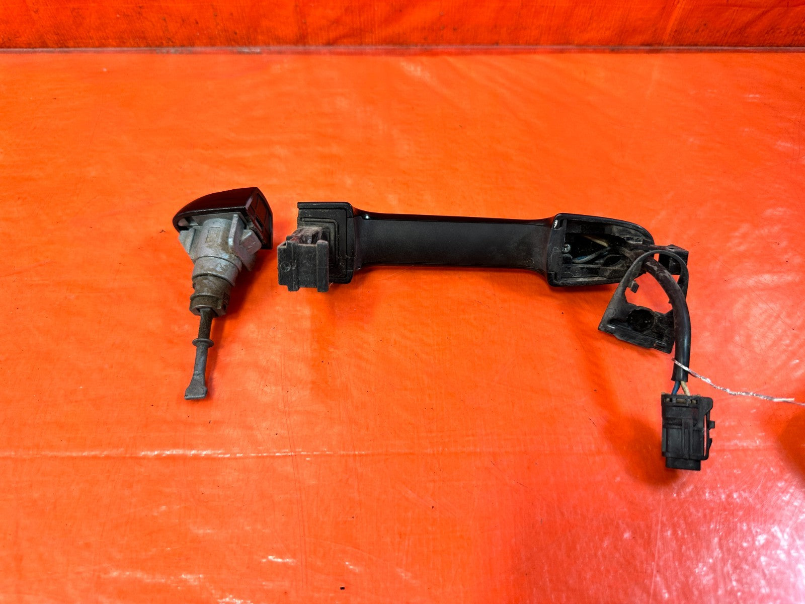 14 16 HYUNDAI GENESIS COUPE   LEFT EXTERIOR DOOR HANDLE   W/ SMART KEY   OEM 2994
