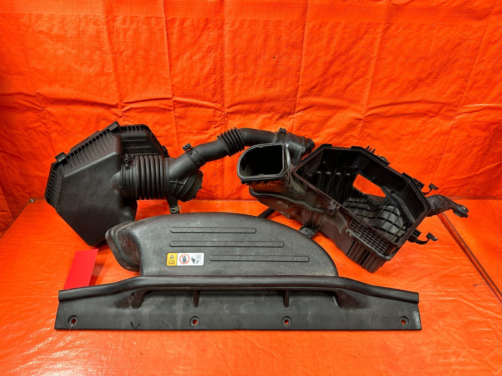 13 16 HYUNDAI GENESIS COUPE 3.8L FACTORY INTAKE W ARM AIR BOX RESONATOR OEM 3020