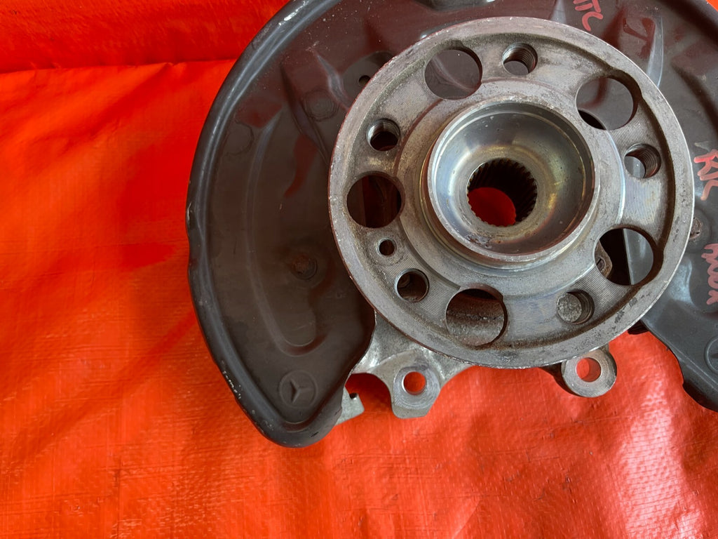 15 20 MERCEDES BENZ C300 W205 4MATIC / PASSENGER RIGHT REAR SPINDLE KNUCKLE HUB 5