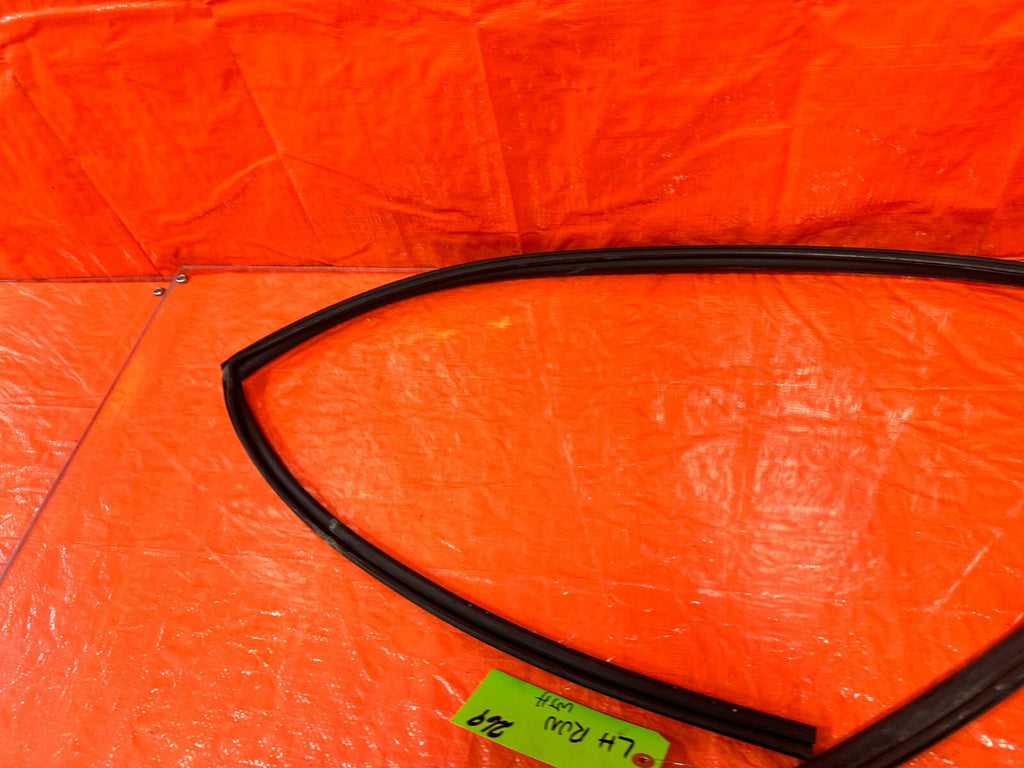 12 15 HONDA CIVIC SI 2D COUPE DRIVER LEFT FRONT WINDOW GLASS RUN CHANNEL OEM 2698