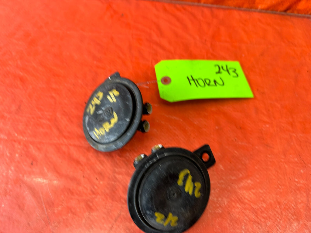 88 89 HONDA CRX DX SI   HORN SET / HIGH AND LOW NOTE HORNS   OEM FACTORY #2433