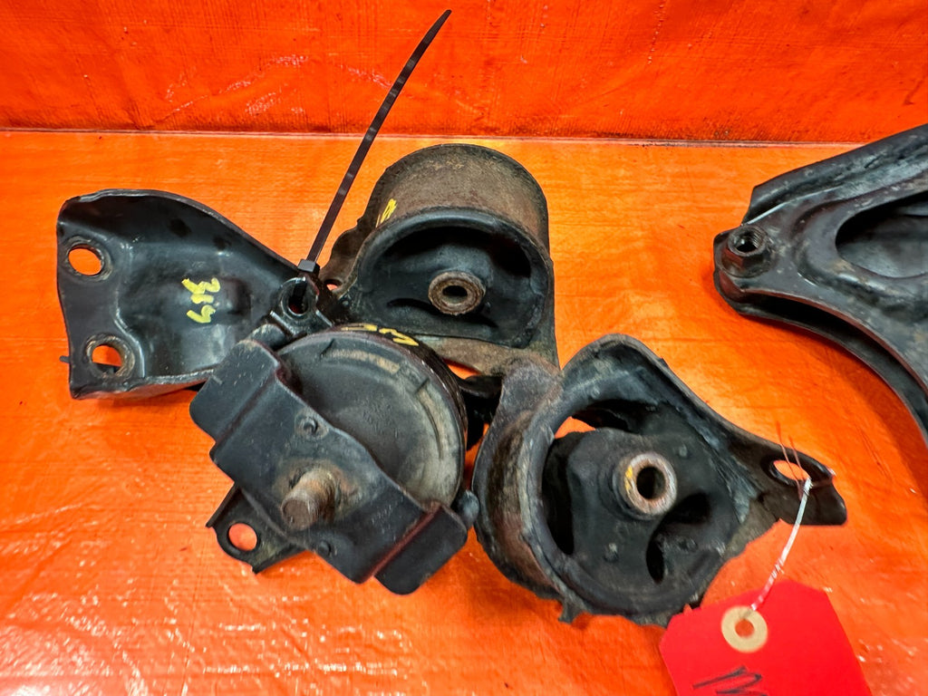 96 00 HONDA CIVIC   D16Y7 D16Y8 AUTOMATIC ONLY   ENGINE MOUNTS AND BRACKETS OEM9