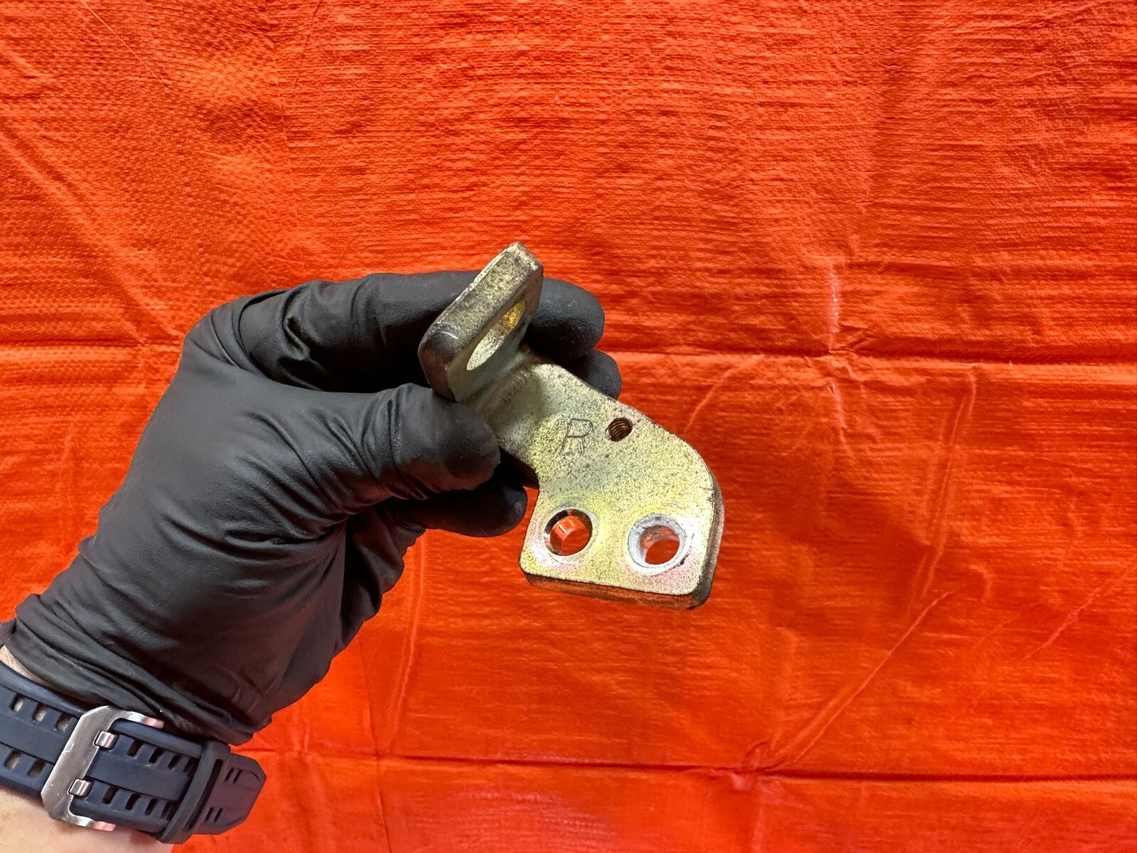 00 09 HONDA S2000   PASSENGER RIGHT REAR BRAKE CALIPER BRACKET   OEM #2242