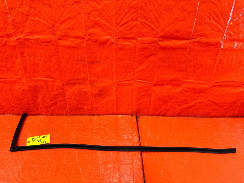 02 06 ACURA RSX   PASSENGER RIGHT FRONT DOOR GLASS SUB SEAL   OEM #2800