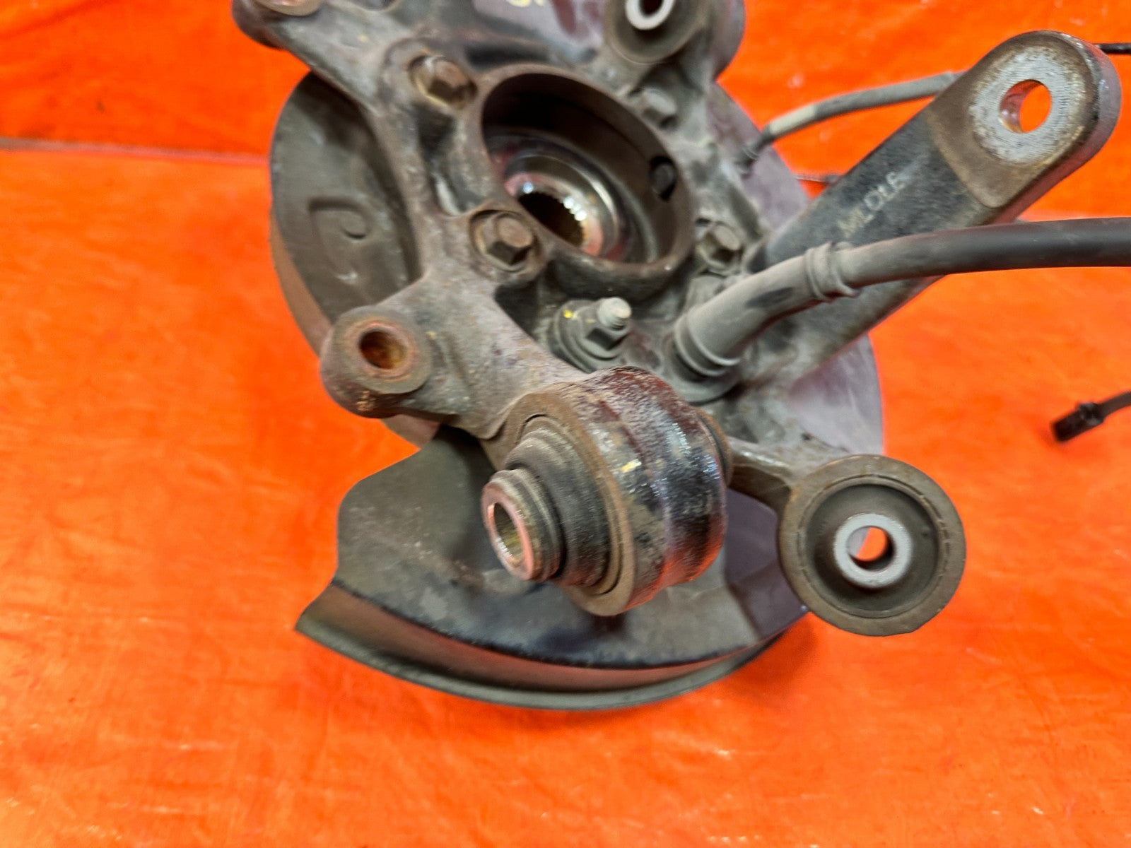 10 16 HYUNDAI GENESIS COUPE   DRIVER LEFT REAR SPINDLE KNUCKLE HUB OEM #30217