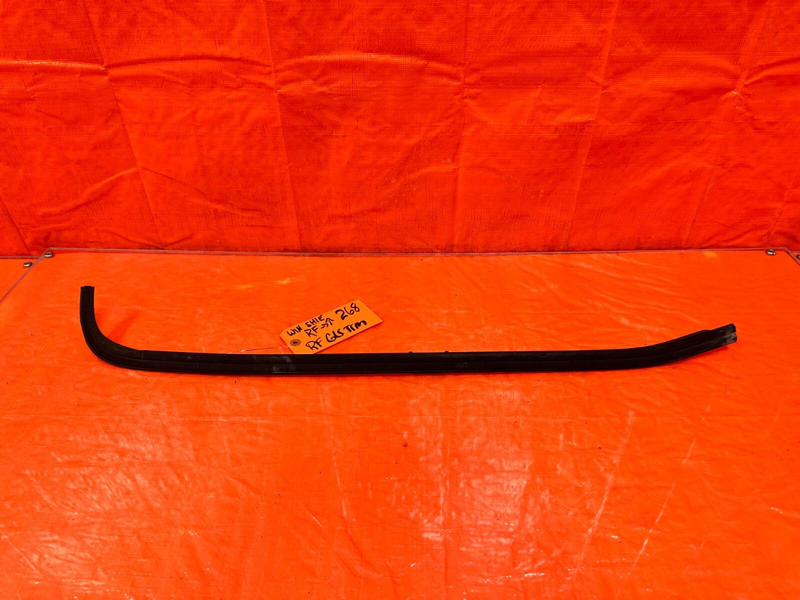 94 01 ACURA INTEGRA   2 DOOR   RIGHT SIDE   WINDSHIELD TRIM MOLDING   OEM #2680