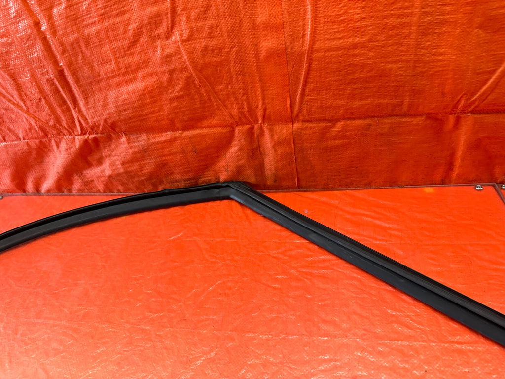 14 21 INFINITI Q50   PASSENGER RIGHT FRONT WINDOW GLASS RUN CHANNEL   OEM #2423