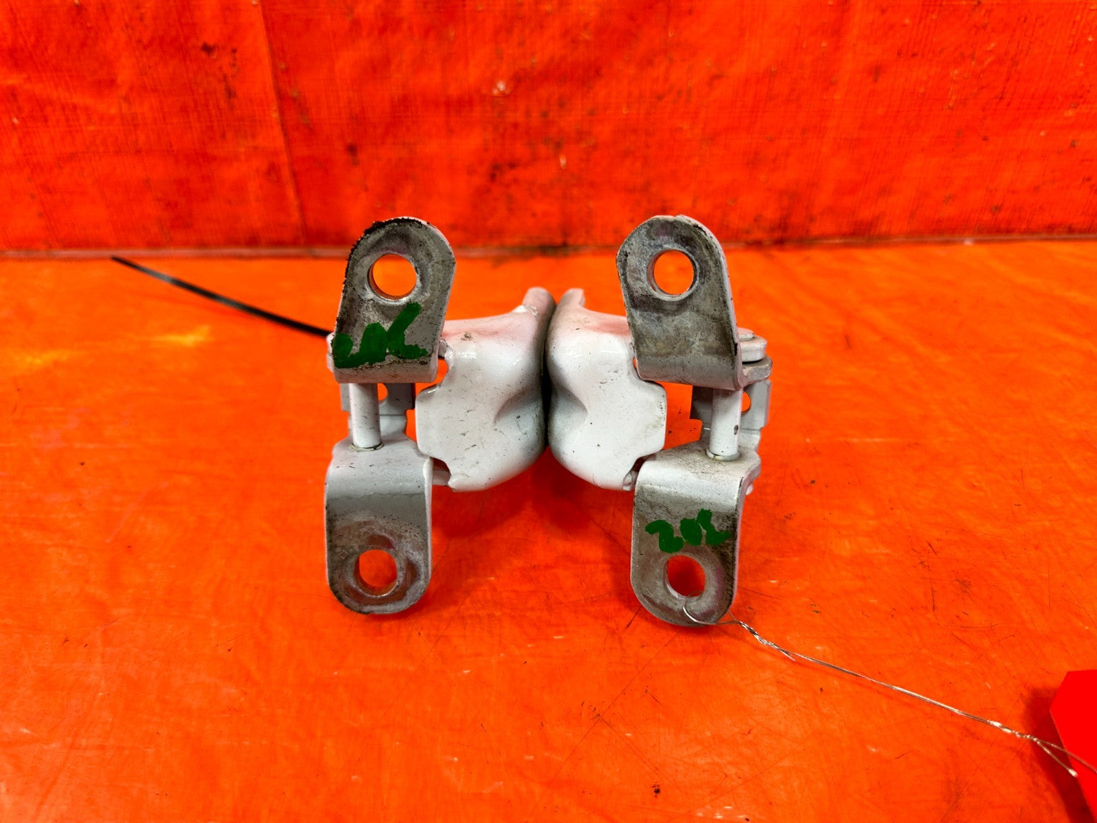 10 16 HYUNDAI GENESIS COUPE PASSENGER RIGHT  DOOR HINGE SET UPPER LOWER OEM #3022