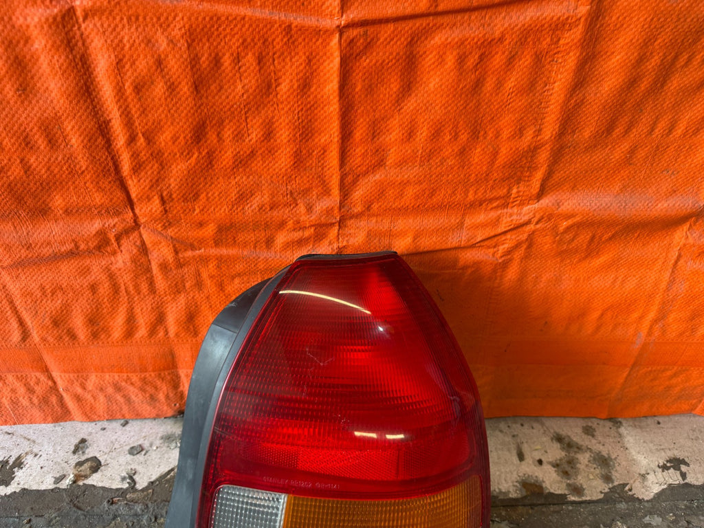 96 98 HONDA CIVIC   HATCHBACK   EK9 TYPE R   PASSENGER RIGHT TAIL LIGHT LAMP OEM1
