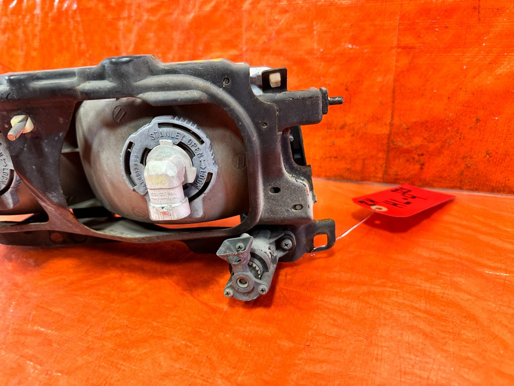 90 91 HONDA CIVIC HATCHBACK   PASSENGER RIGHT HEADLIGHT HEADLAMP   OEM 3259