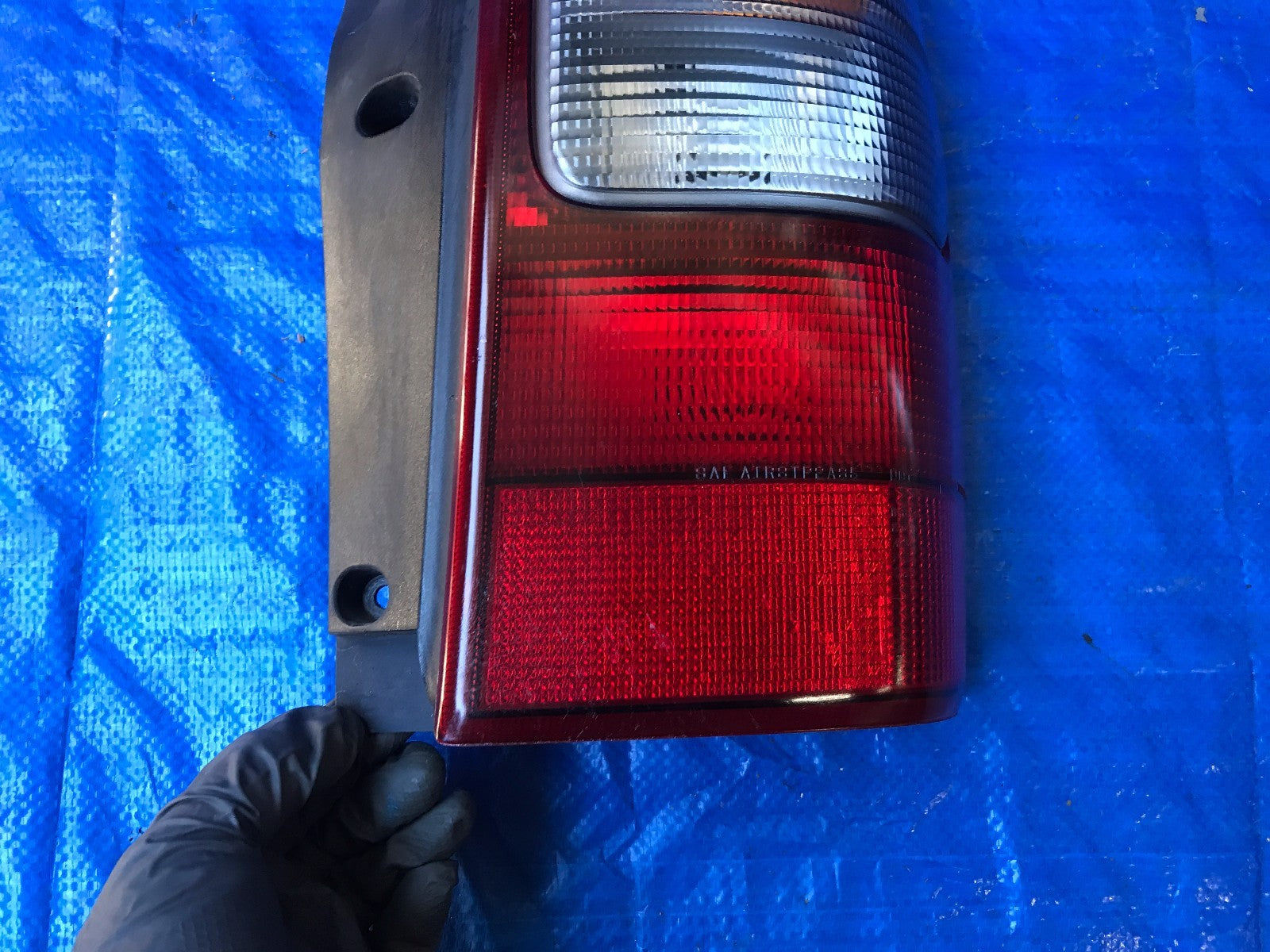 OEM 2000 2001 2002 2003 CHEVROLET SILHOUETTE PASSENGER RIGHT TAIL LIGHT SHELF 61