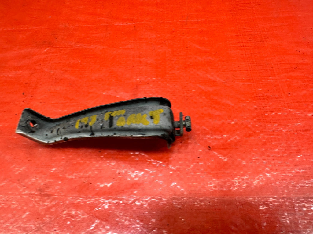 95 98 HONDA ODYSSEY   LEFT OR RIGHT   FENDER STIFFENER BRACKET RETAINER OEM 1935