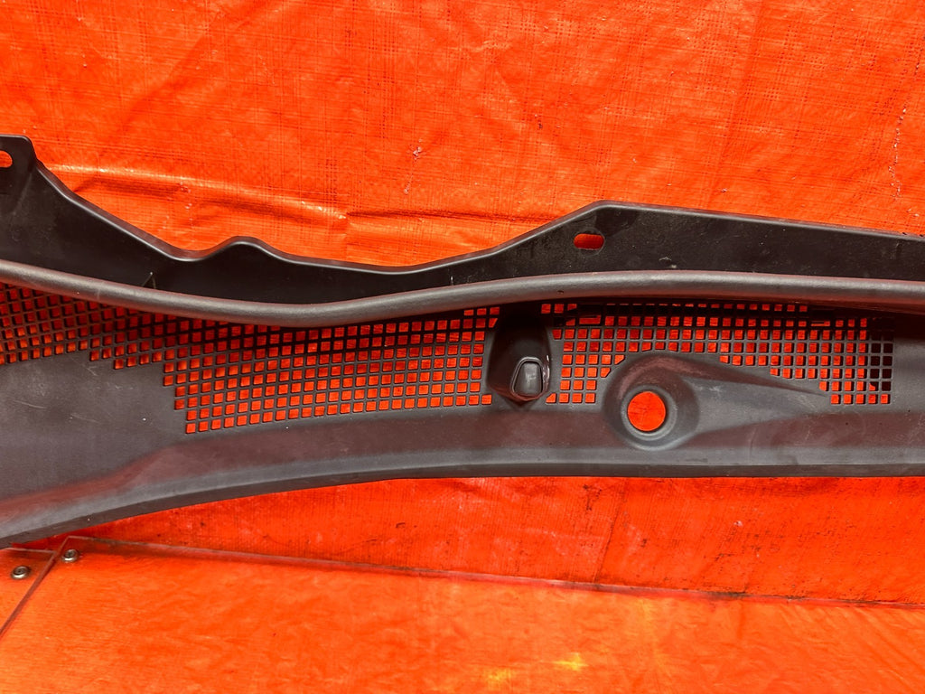 09 14 ACURA TSX   WINDSHIELD WIPER COWL TRIM PLASTIC BEZEL   OEM FACTORY #3052