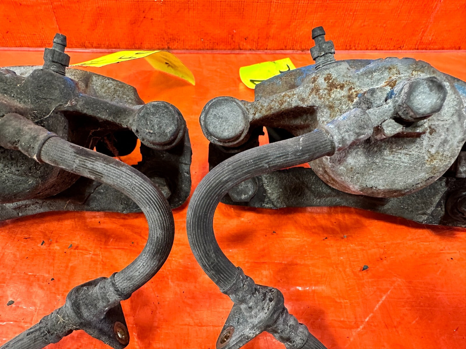 88 89 HONDA CRX DX SI   FRONT BRAKE CALIPERS   LEFT RIGHT CALIPER SET    OEM 27710