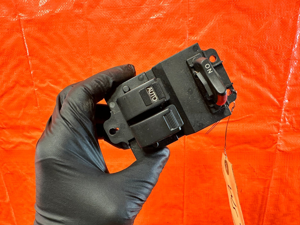 97 01 HONDA PRELUDE STEERING WHEEL MOUNTED CRUISE CONTROL SWITCH BUTTON OEM 32311