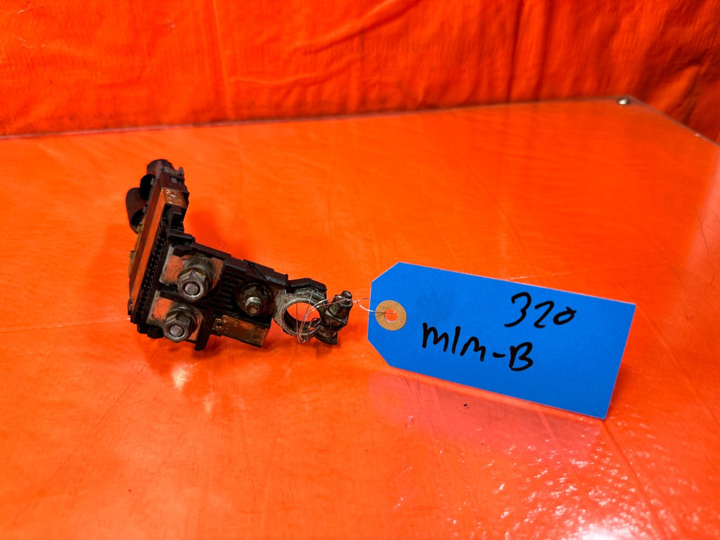 08 15 INFINITI G37 & Q60   FUSE LINK THAT CONNECTS TO THE BATTERY   OEM #3200