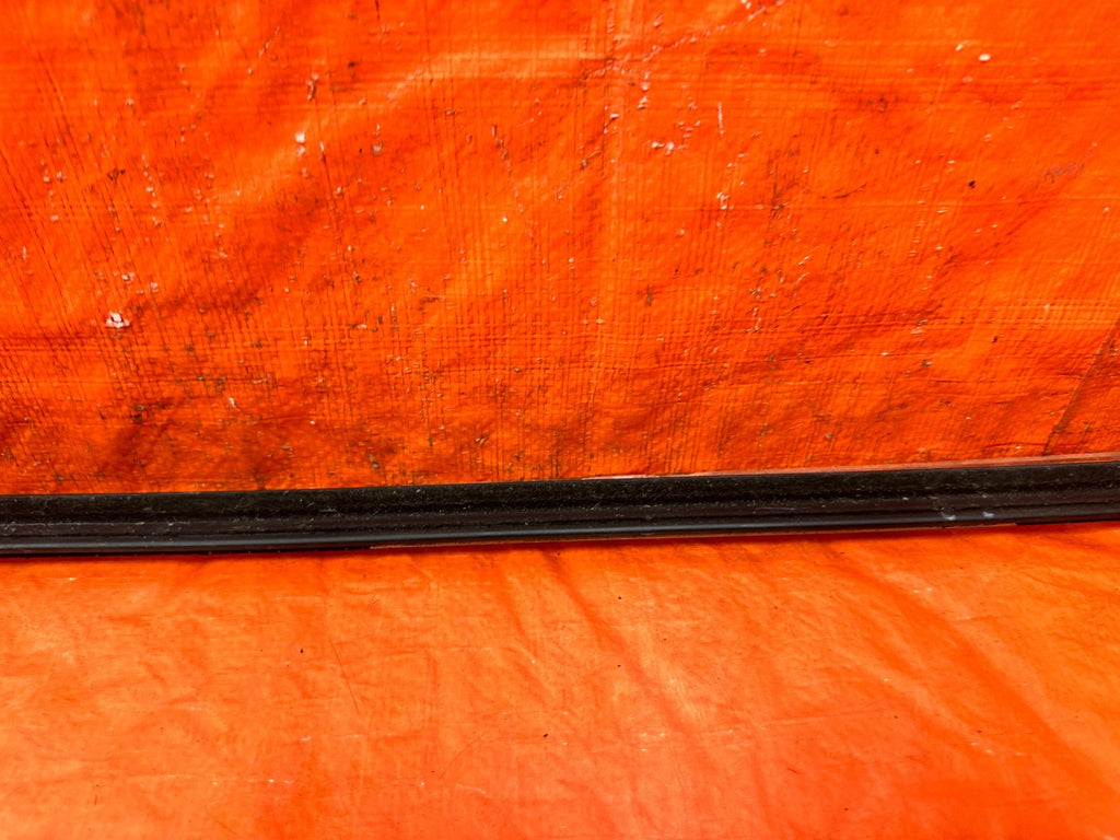 04 08 ACURA TSX   RIGHT REAR EXTERIOR WINDOW GLASS TRIM   OEM FACTORY #3047